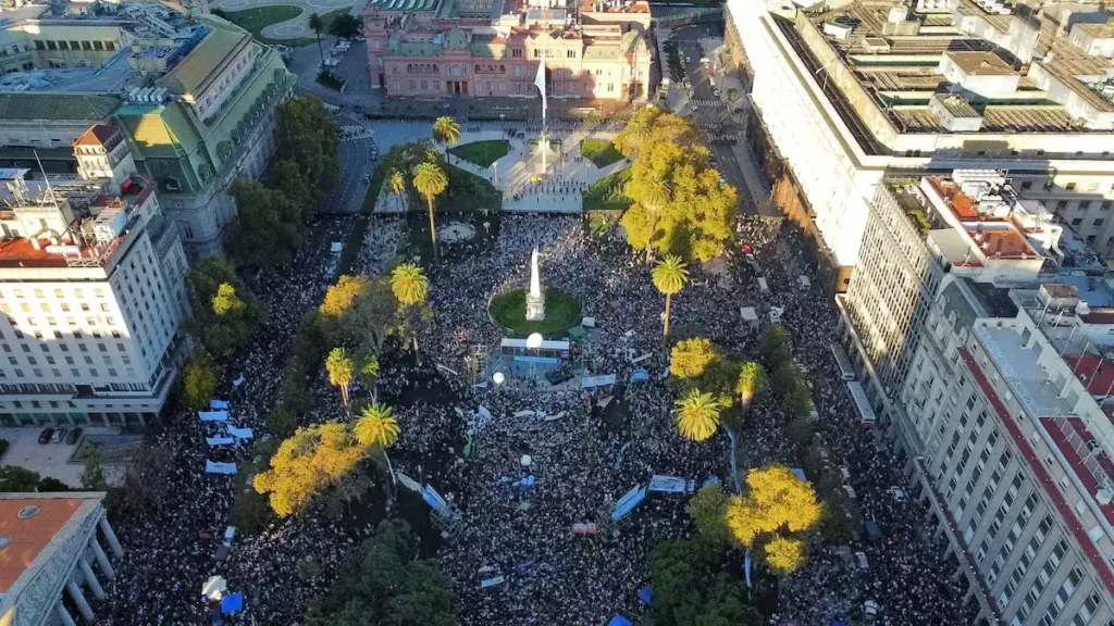 Plaza Italia como escenario político: eventos y manifestaciones ciudadanas